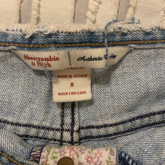 Abercrombie & Fitch light wash, fringe shorts - Picture 3 of 5